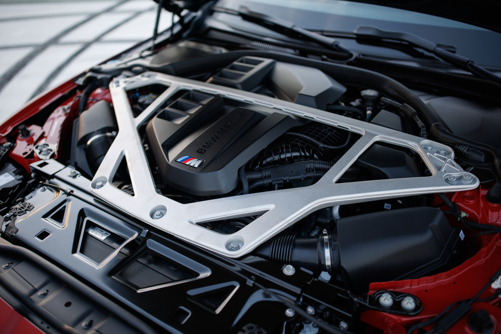 SMALL_P90641067_highRes_the-bmw-m3-cs-handsc